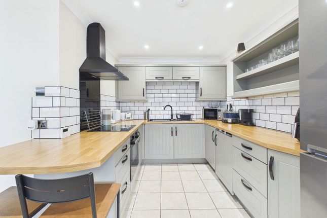 21, Ocean View Drive, Brixham photo 5
