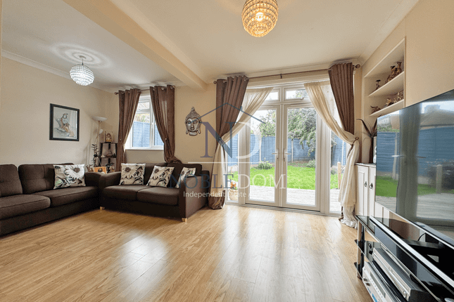 Albury Avenue, Isleworth photo 3
