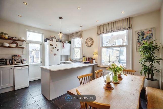 A Lessingham Avenue, London photo 5
