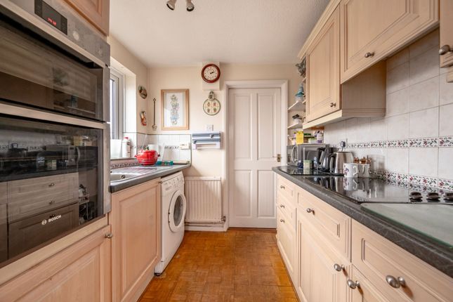 12 Mayfield Avenue, Lowestoft photo 4