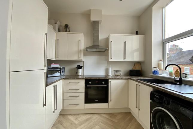 Flat 8, The Old County Arms, New Bradwell photo 3