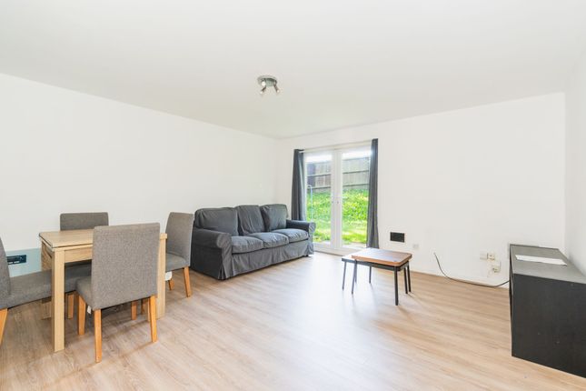 26 Broomspring Close, Sheffield photo 2