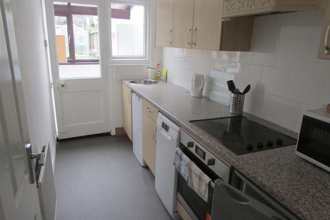 Room 4, 15, Hillside Road, Wellingborough photo 4