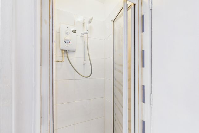 Flat 1 Rose Garden, Whaddon Drive, Cheltenham photo 5