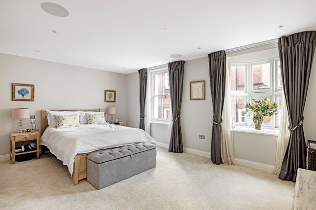 Mews house for sale in Wimpole Mews, Marylebone, London