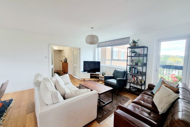 Thumbnail Flat to rent in Noblefieild Heights, Great North Road, East Finchley