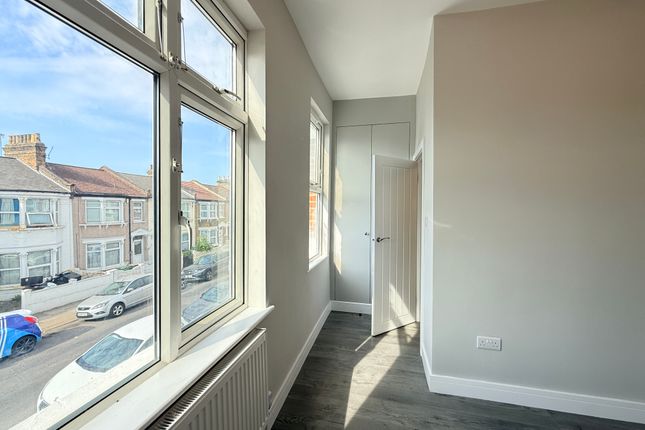 101 B, Glenparke Road, London photo 4
