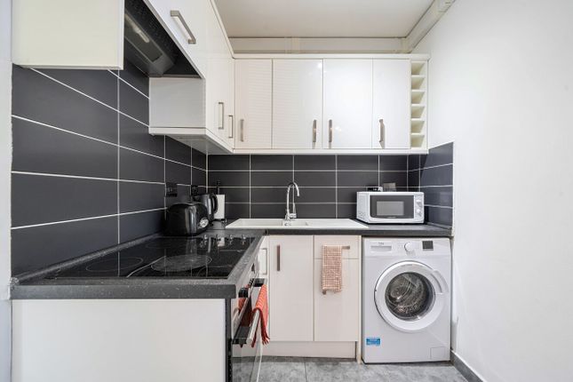 Flat 2 Spenlow House,, Jamaica Road, London photo 2