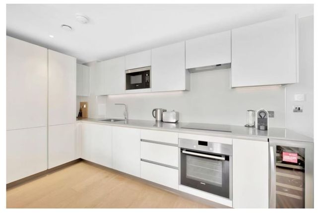 Flat 82, The Cooper Building, London photo 3