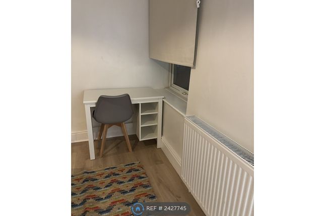 Room 4 - Upstairs Ensuite