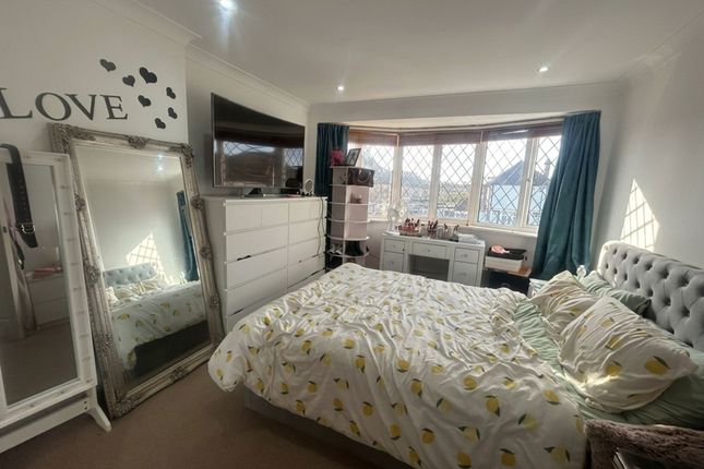 64, Bradstock Road, Epsom photo 5