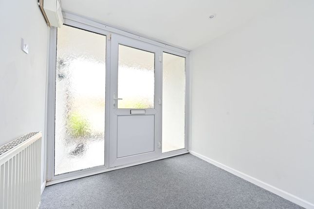 51, Acacia Gardens, Stoke-On-Trent photo 4