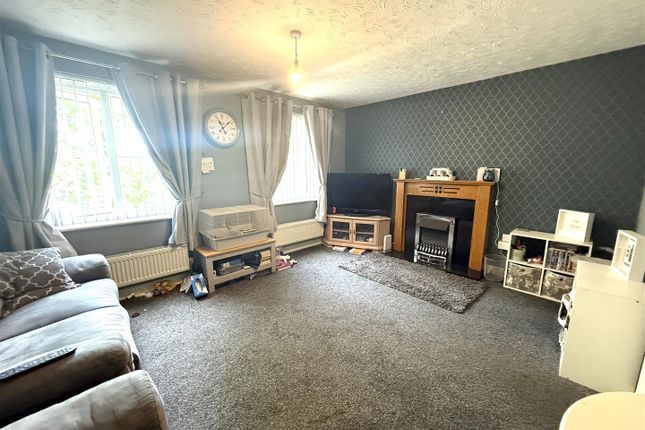 6, Pear Tree Court, Rugeley photo 3
