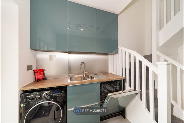 End terrace house to rent in Pretoria Road, London