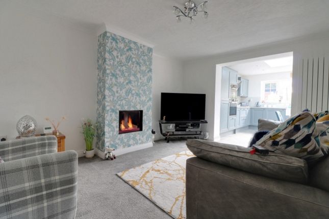 10, Cliff Hollins Lane Oakenshaw, Bradford photo 4