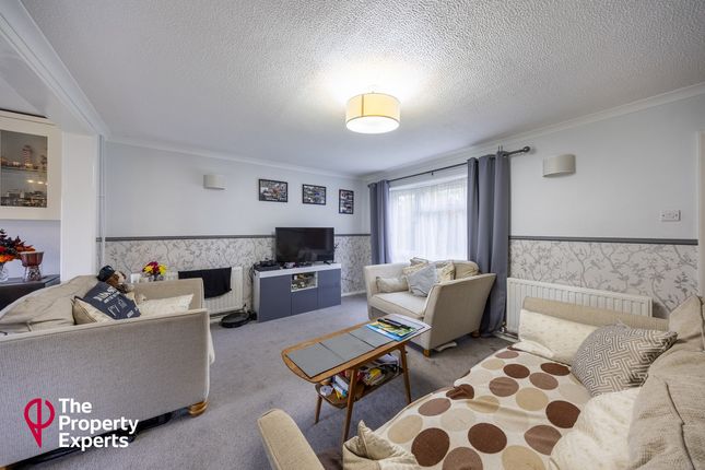 49, Sherbourne Drive, Reading photo 4