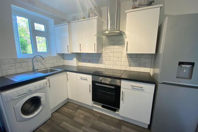 Flat to rent in Swann Street, York