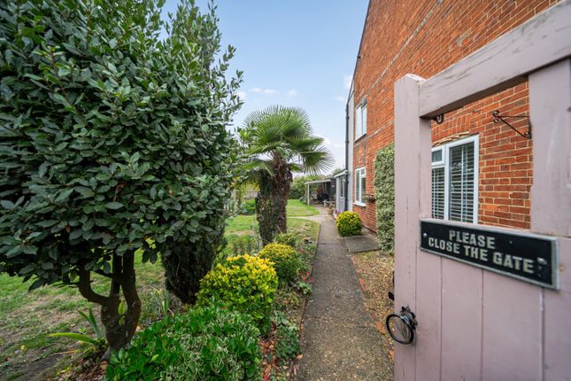 St. Georges Road, Farnham photo 2