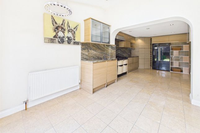 20A,, Westend Parade, Gloucestershire photo 4