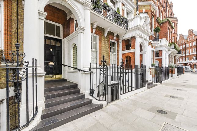 Flat 5, 64, Pont Street, London photo 4