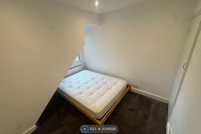 Cromwell Avenue, Cheshunt, Waltham Cross photo 3