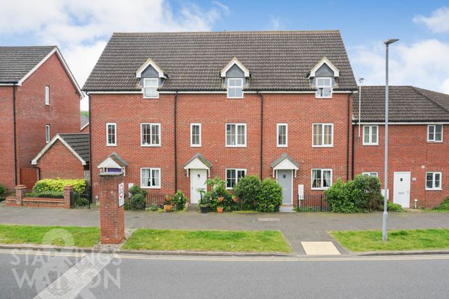 Thumbnail Town house for sale in Fairway, Queens Hill, Norwich