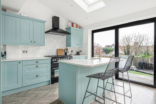 95 Watton Road, Ware photo 2