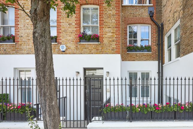Terraced house for sale in Palace Court, London