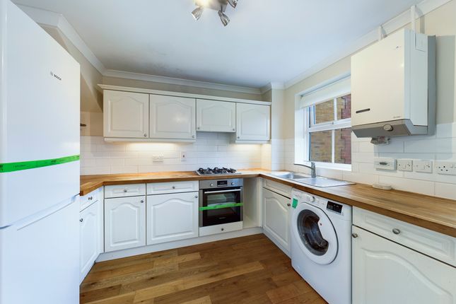 56, Milborne Road, Crawley photo 3
