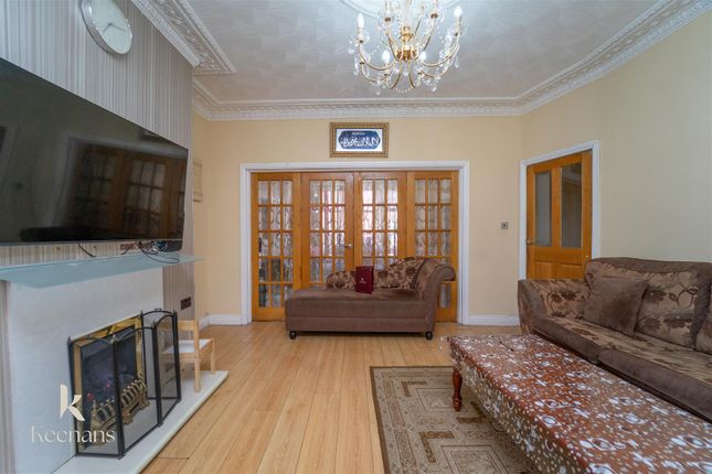 6, Mere Street, Rochdale photo 2