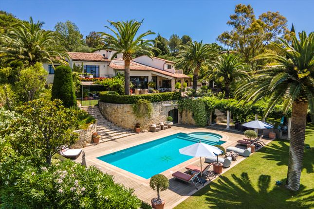 Property for sale in Mougins, Alpes-Maritimes, Provence-Alpes-Côte d`Azur, France