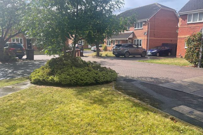 41, Briary Close, Wakefield photo 3