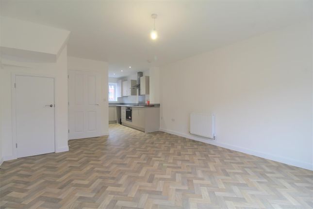 23, Nicholson Close, Nottingham photo 3