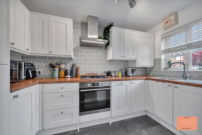 15 Cae Nant Gledyr, Caerphilly photo 3