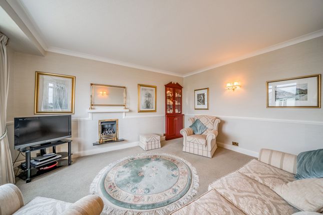 77 Beechlands Drive, Glasgow photo 3