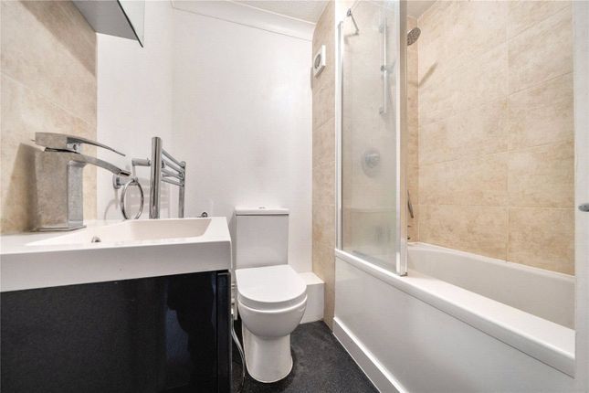 Flat 11, Whittaker Court, Ashtead photo 4
