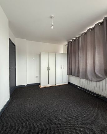 5 Mashud House, Roscoe Street, Oldham photo 4
