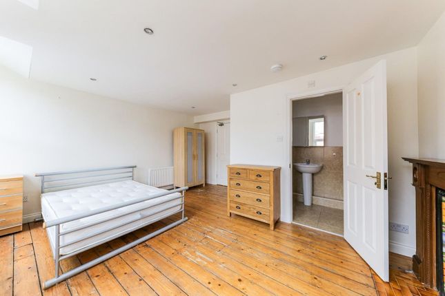 18 Deuchar Street, Newcastle Upon Tyne photo 5