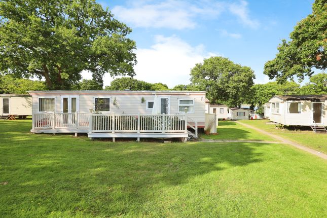 24 Beachlands,, Thorness Lane, Isle of Wight photo 2
