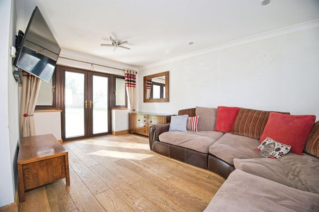 5, St. Illtyds Close, Bridgend photo 3