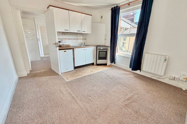 Flat 4, 20 Walnut Road, Torquay photo 2