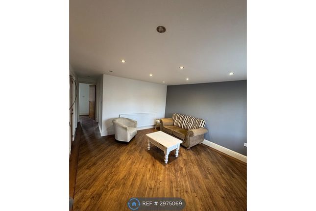 Givendale Drive, Manchester photo 4