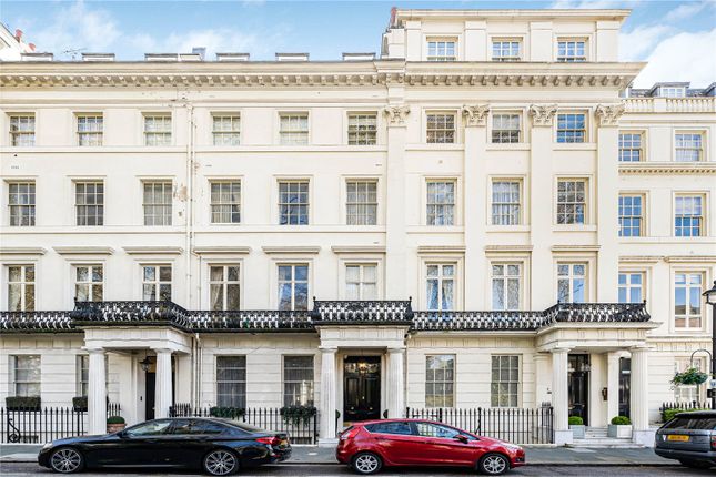 Flat 4, 48-49, Gloucester Square, London photo 2
