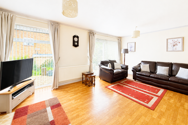 6, Redgrave Gardens, Luton photo 2