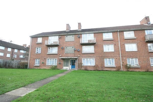 Thumbnail Flat to rent in Milman Close, Pinner