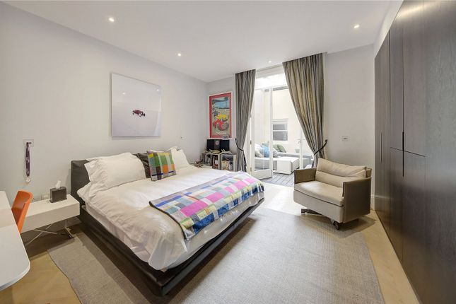 Flat for sale in Queen's Gate Place, London