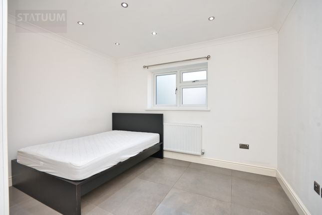 622 A, Eastern Avenue, Ilford photo 5