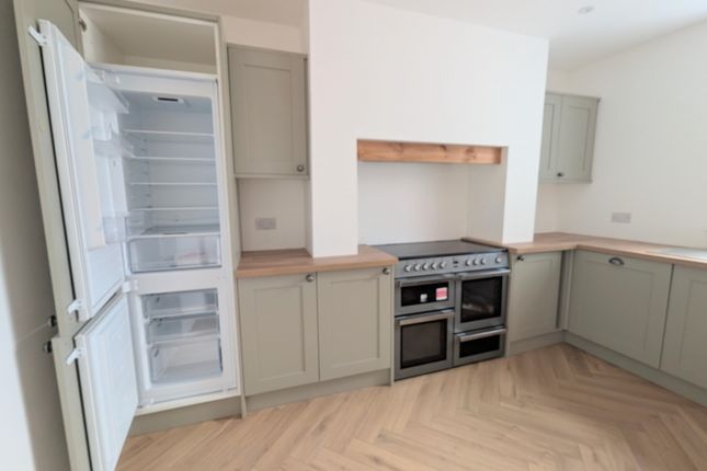 3, Lewis Avenue, Cwmllynfell photo 4