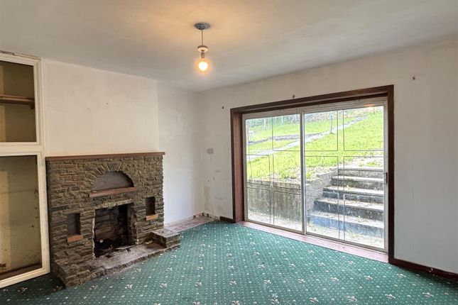 10, Grugos Avenue, Llanelli photo 3