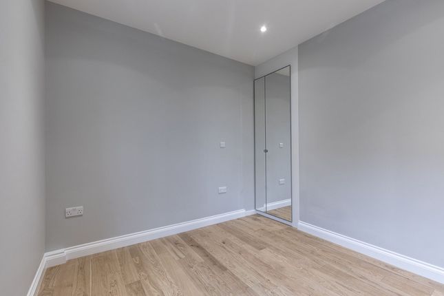 Flat 7 119 Uxbridge Road, London photo 4
